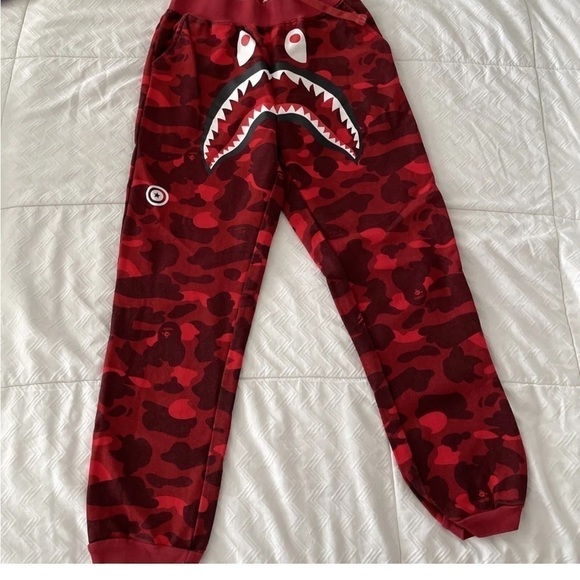 BAPE Men’s XXL Shark Cutoff Sweatpants Shorts Red Camo - Picture 2 of 12